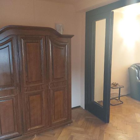 Kitty Apartament Appartamento Bucarest Esterno foto