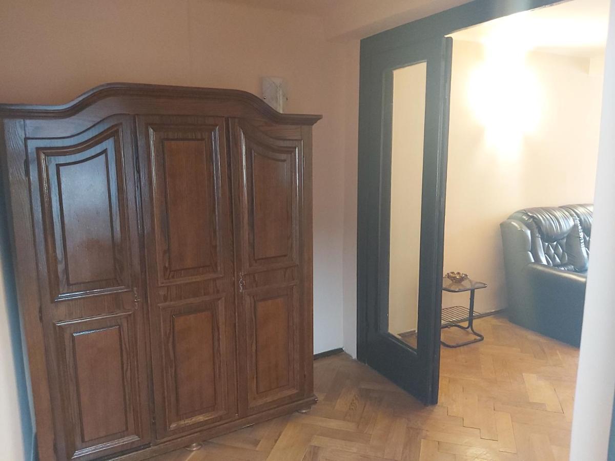 Kitty Apartament Appartamento Bucarest Esterno foto