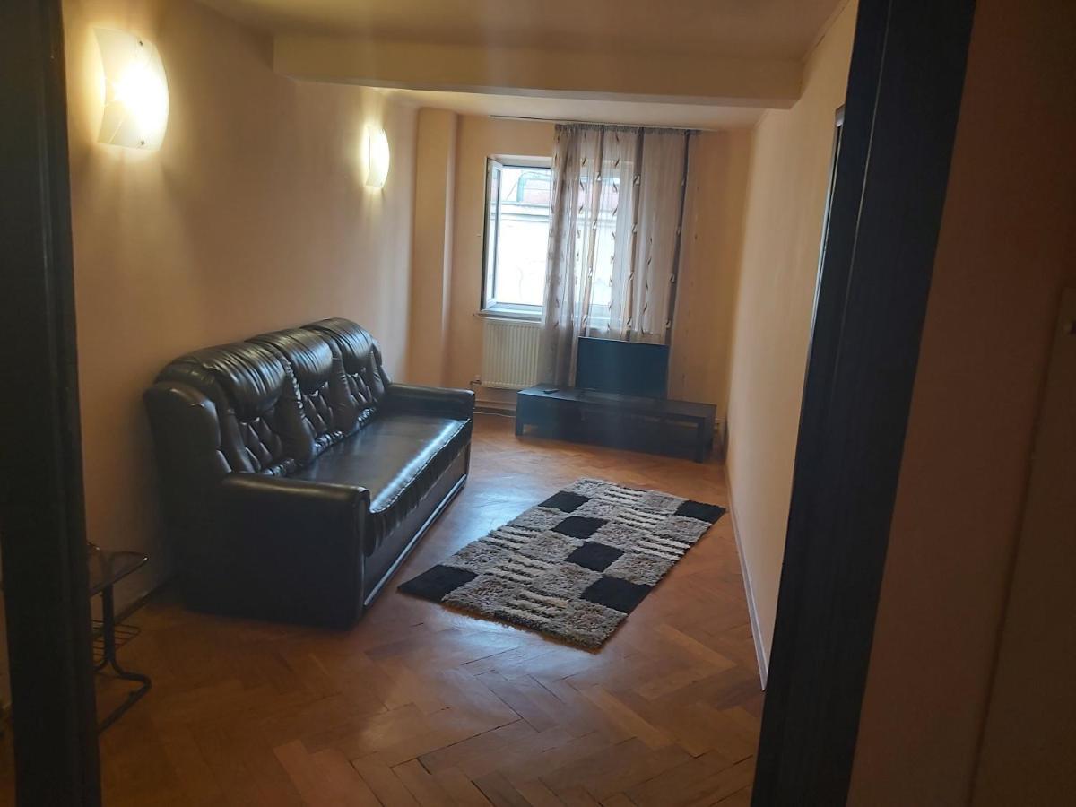 Kitty Apartament Appartamento Bucarest Esterno foto