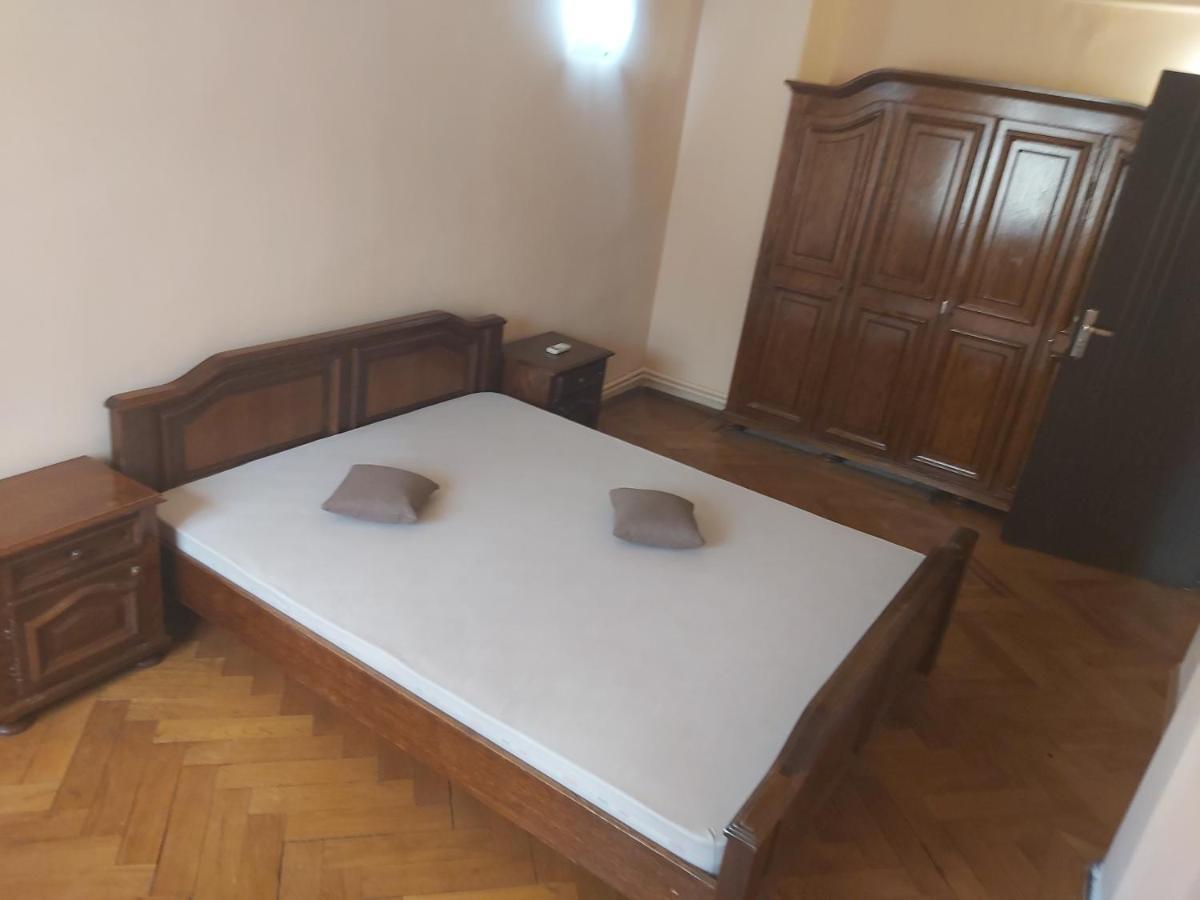 Kitty Apartament Appartamento Bucarest Esterno foto