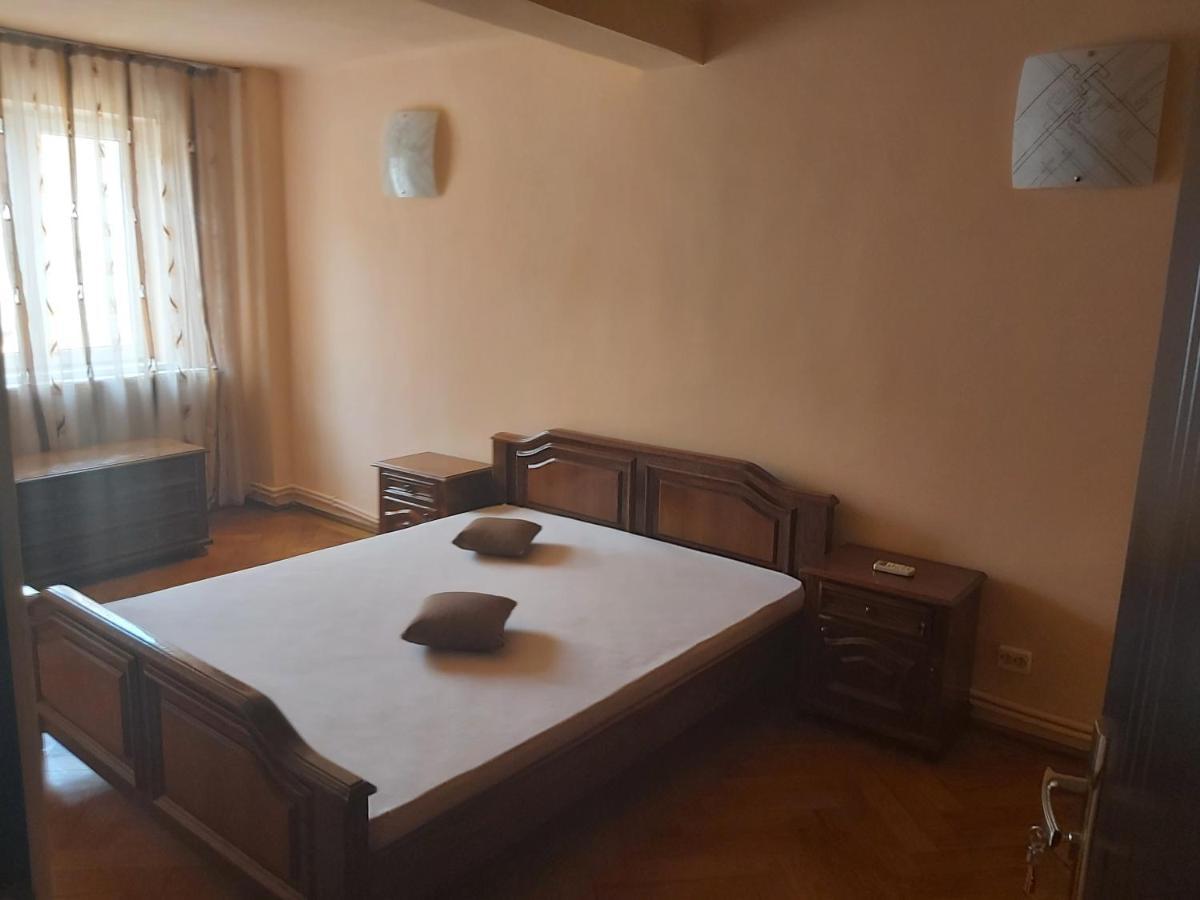 Kitty Apartament Appartamento Bucarest Esterno foto
